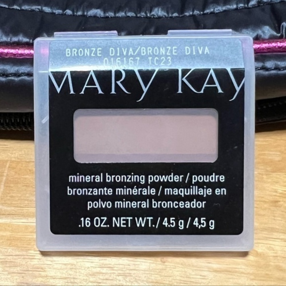 BRAND NEW Mary Kay Mineral Bronzing Powder‎ Bronze Diva 016167